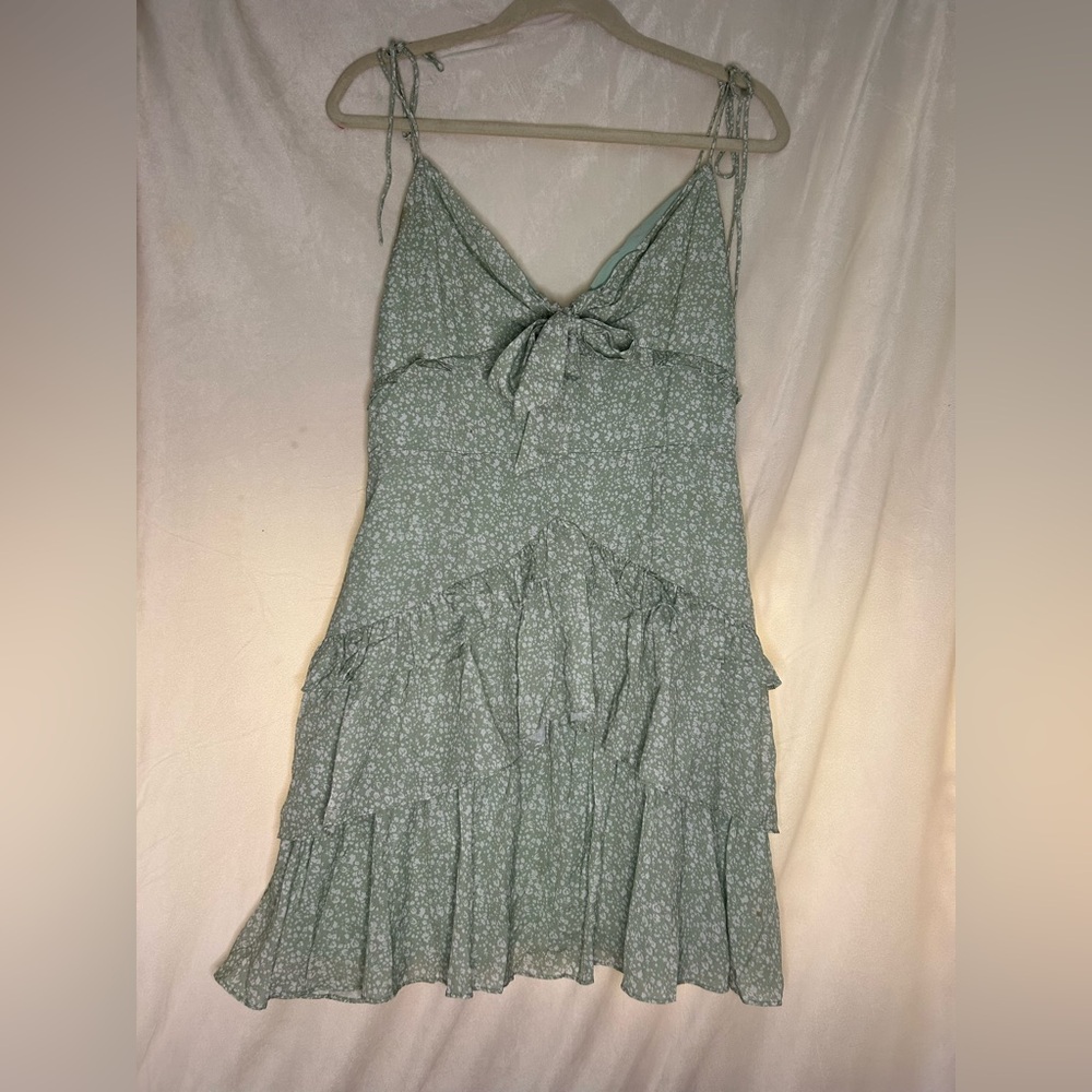 Storia Sage Green Floral Dress - Picture 2 of 5
